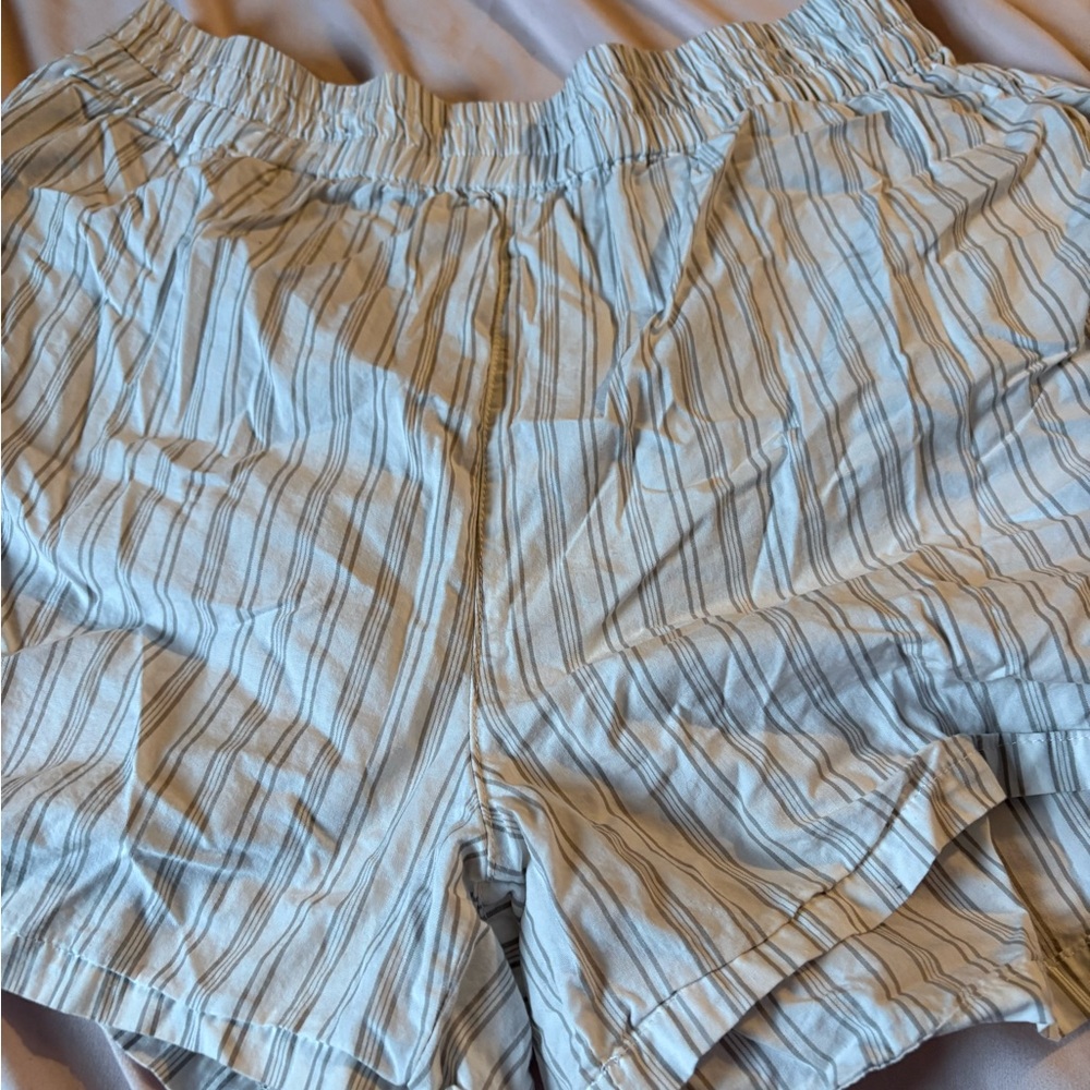 2/25$🍓⭐️ Striped Women's Dad Shorts